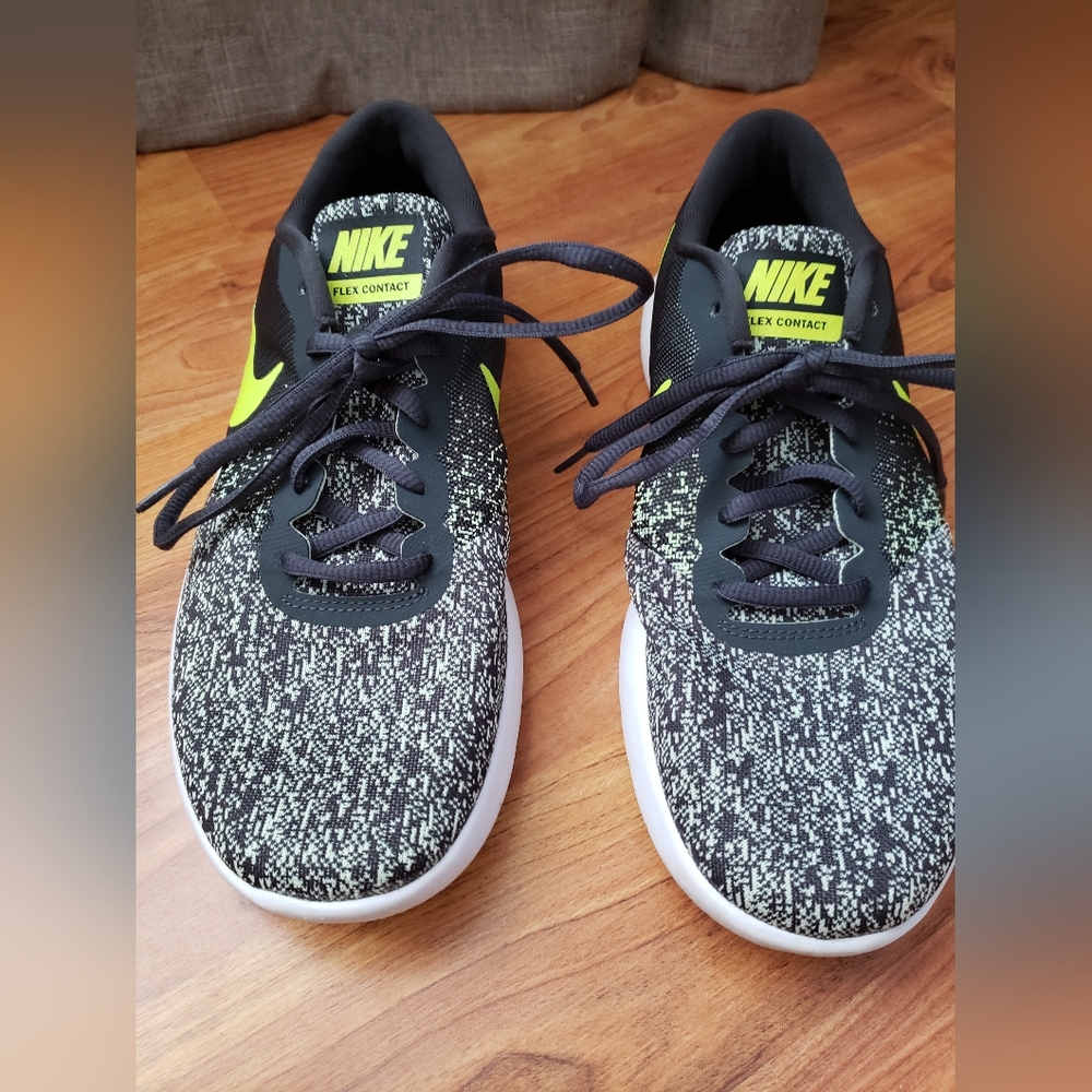 Mens 8.5 Nike athletic shoes